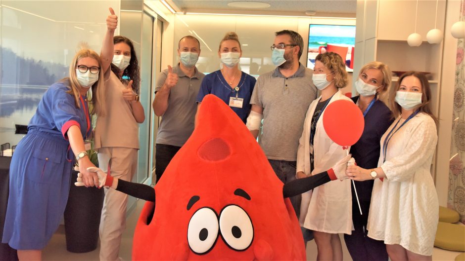 Santaros klinikose – sveikinimai Garbės donoro vardą gavusiems donorams