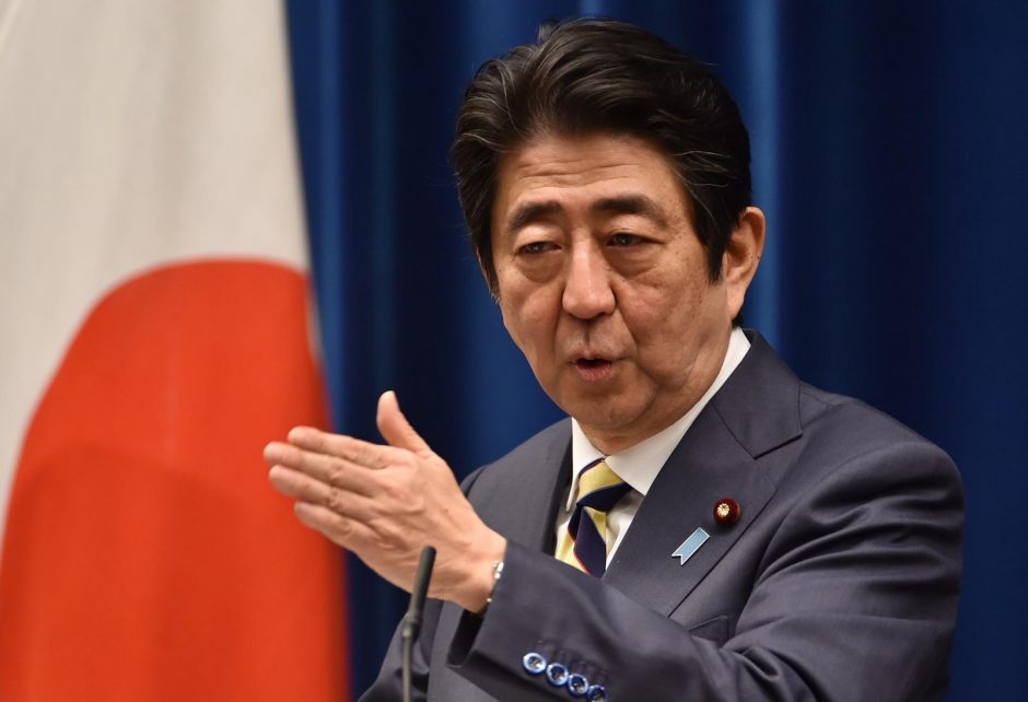 Japonijos premjeras atšaukė dėl COVID-19 įvestą nepaprastąją padėtį