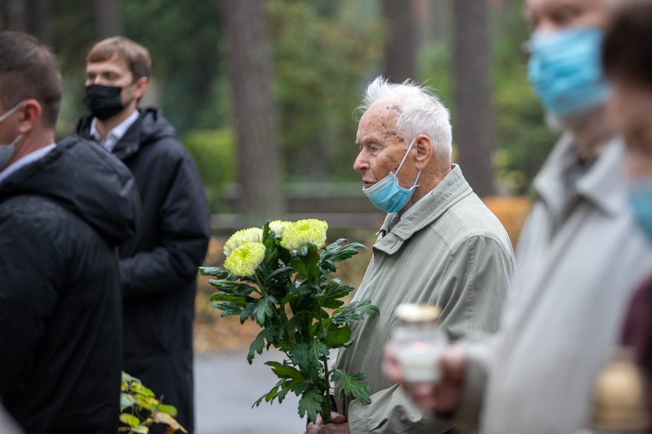 R. Mikutavičius prisimintas poezija, giesmėmis ir liudijimais