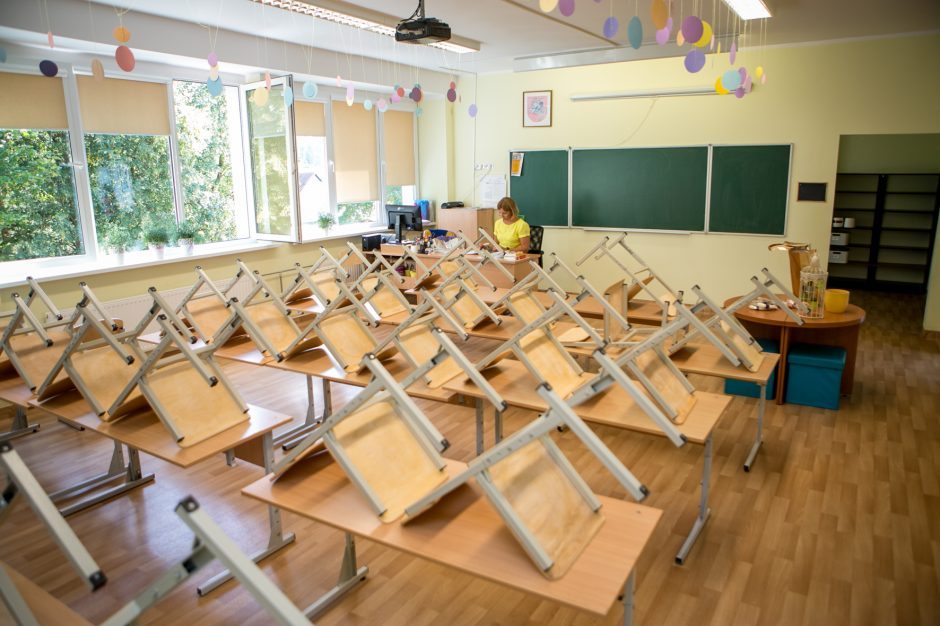 Nuo pirmadienio dauguma Klaipėdos abiturientų grįš į mokyklas