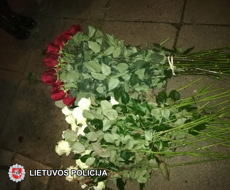 Vilniaus turguje siautė romantiškas vagis: antrą kartą spruko su glėbiu gėlių