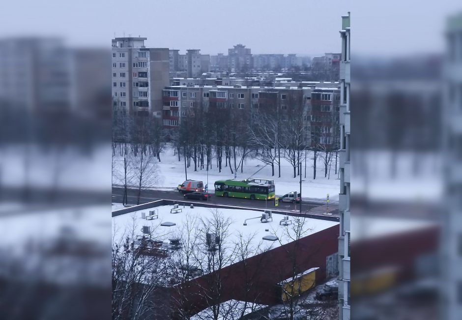 Po staigaus troleibuso manevro – į medikų rankas