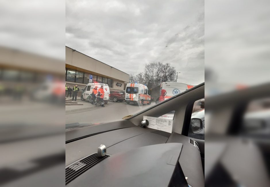 Prie Vilniaus autobusų stoties lėkė tarnybos: pranešta apie sužalotą vyrą
