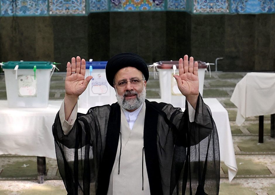 Irano prezidento rinkimų nugalėtoju įvardytas ultrakonservatyvus veikėjas E. Raisi
