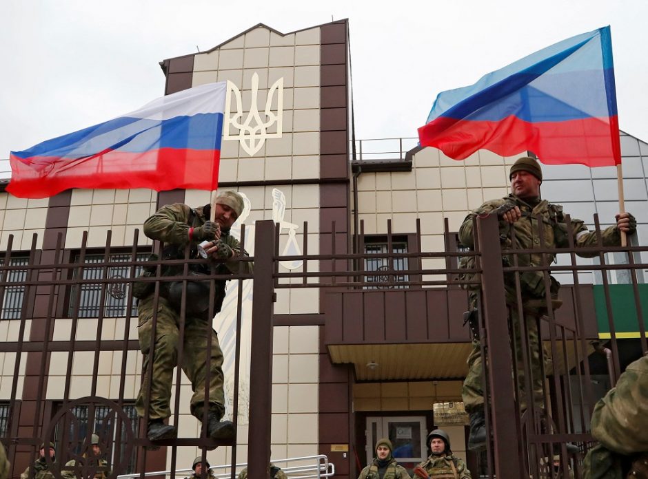 Elgesys kelia šiurpą: rusų kariai nė nesusirenka Ukrainoje žuvusių karių kūnų