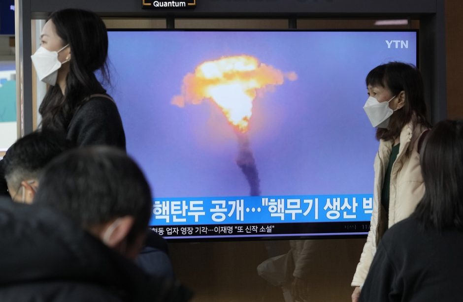 Kim Jong Unas ragina didinti ginklams tinkamų branduolinių medžiagų gamybą