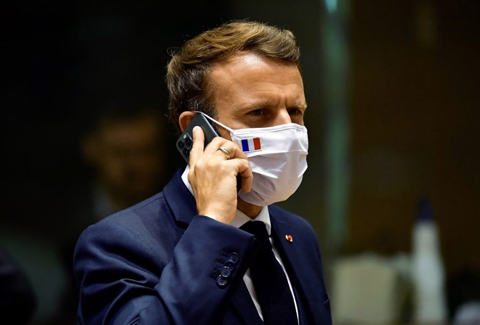 E. Macronui nesiseka rasti išeities iš porinkiminės aklavietės