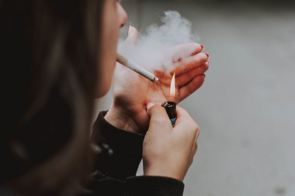 Latvija apsisprendė: uždraus parduoti rūkalus jaunesniems nei 20 metų asmenims