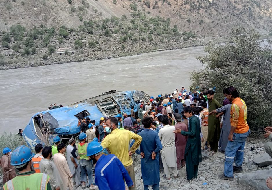 Kinija: dvylika gyvybių nusinešusi autobuso avarija Pakistane buvo sprogdinimas