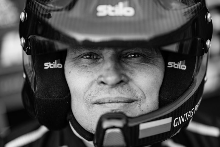 G. Petrus pirmasis iš lietuvių Dakare vairuos dviem ratais varomą automobilį