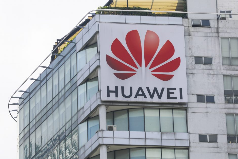 „Huawei“ kaltinima JAV vykdžius kibernetines atakas ir grasinus darbuotojams