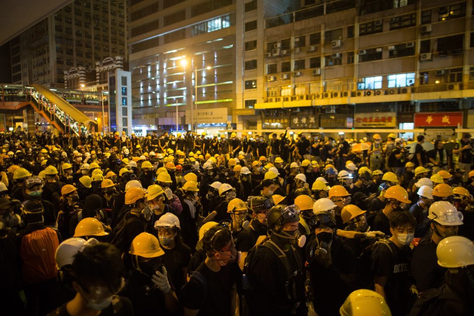 Per protestus Honkonge – vienos nusikaltėlių grupės smurtas