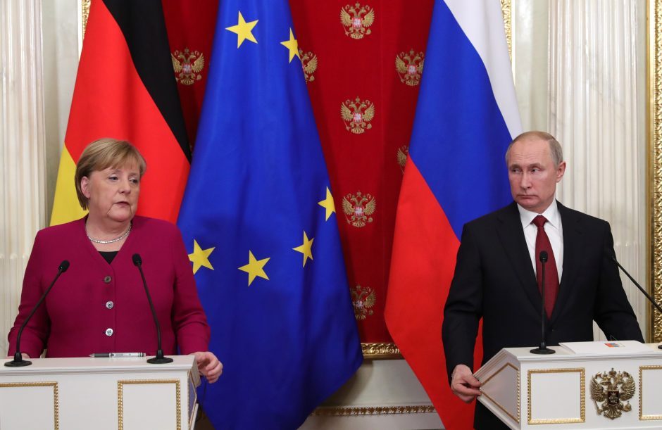 A. Merkel prašo V. Putino panaudoti savo įtaką Minskui sprendžiant migrantų krizę