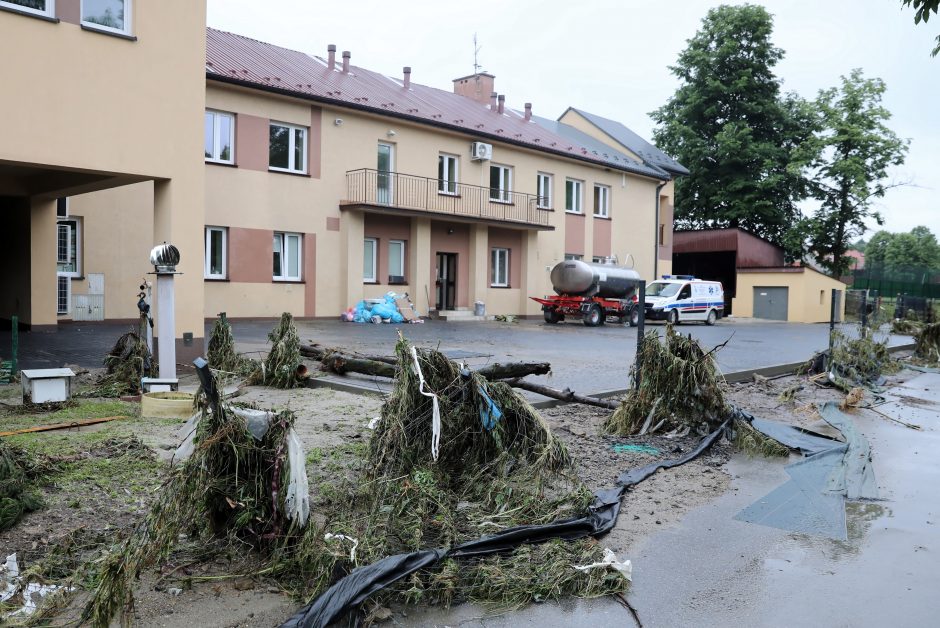 Lenkijoje audros ir smarkios liūtys sukėlė potvynius