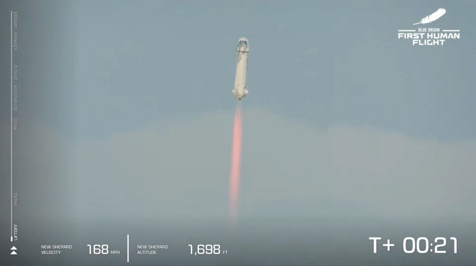 J. Bezosas dalyvavo sėkmingame „Blue Origin“ raketos pirmajame pilotuojamame skrydyje