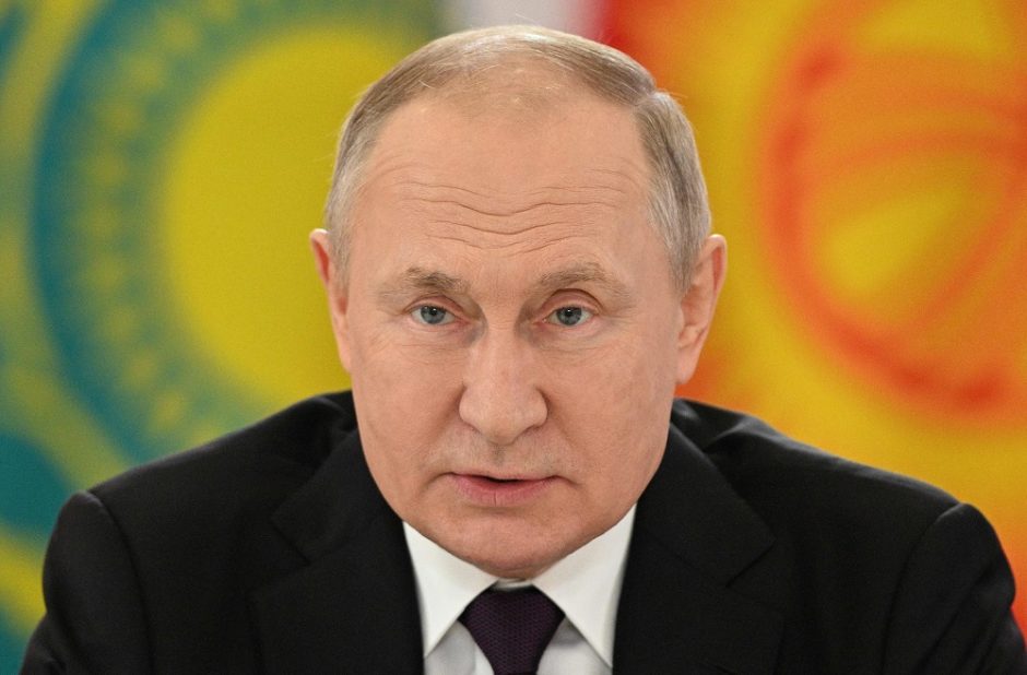 Aneksuotose Ukrainos teritorijose V. Putinas skelbia karo padėtį