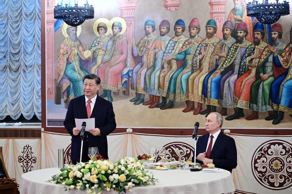 Kinijos lyderis po susitikimo su V. Putinu išvyko iš Maskvos