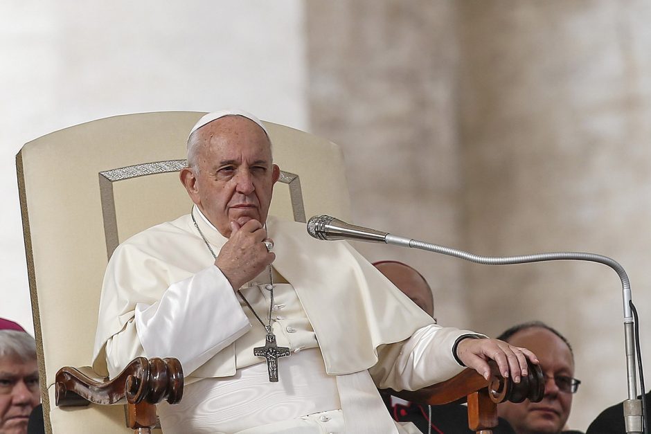 Popiežių per vizitą į Iraką saugos šios šalies pareigūnai