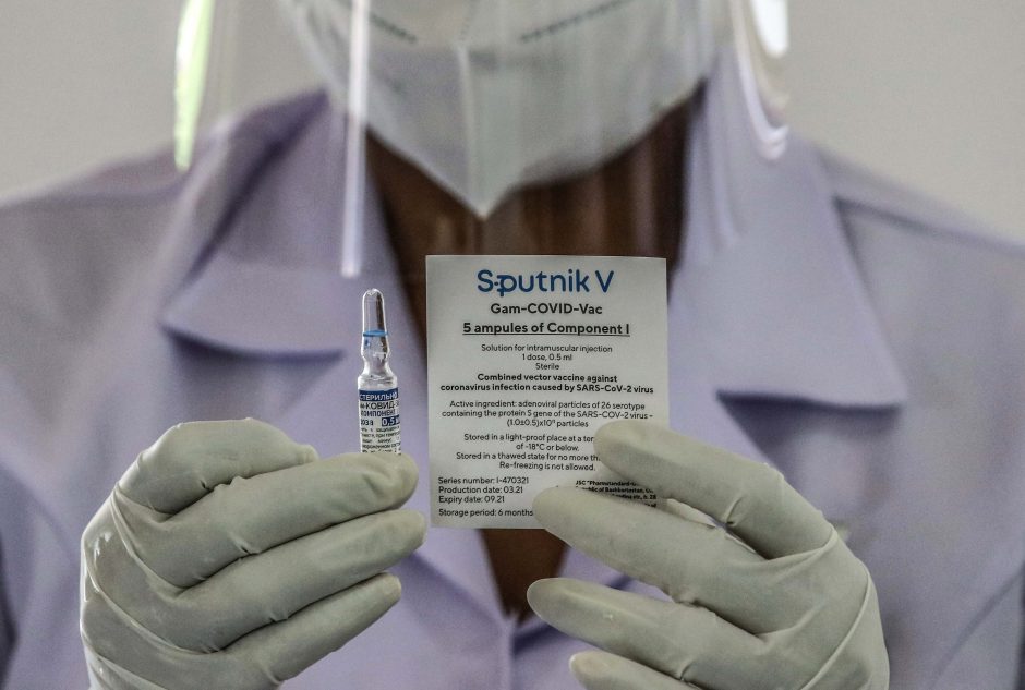 Vokietijos parlamentaras Rusijoje pasiskiepijo „Sputnik V“ vakcina