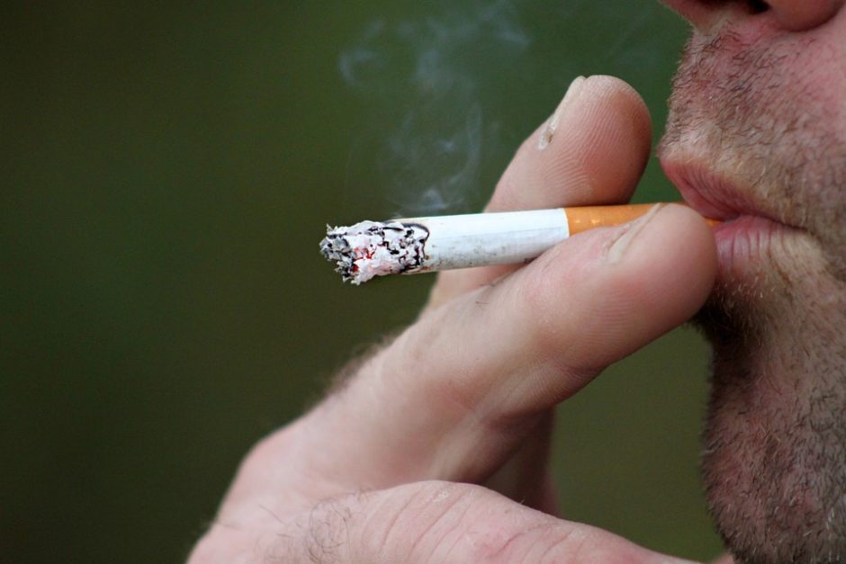 Po paprašytos cigaretės Ukmergėje – smūgiai jaunam vyrui ir panaudotas elektrošokas
