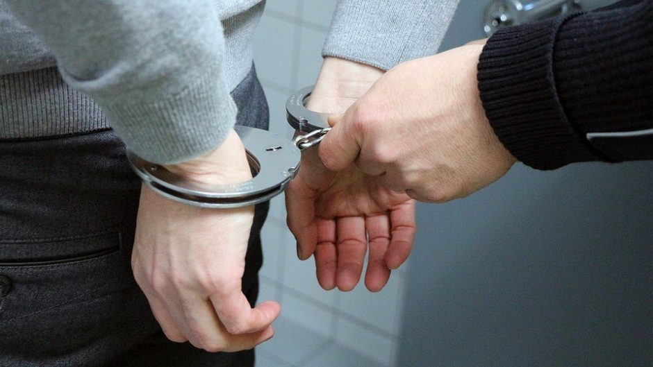 Šiaulių rajone iš policijos automobilio trumpam buvo pabėgęs sulaikytasis