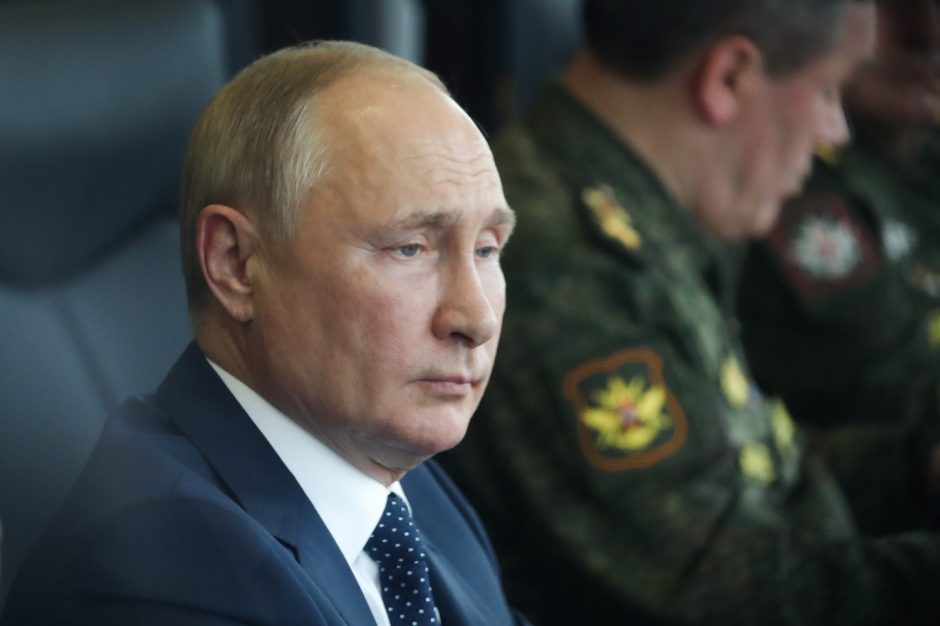 Kremlius: V. Putinas po COVID-19 atvejų jo aplinkoje „visiškai sveikas“