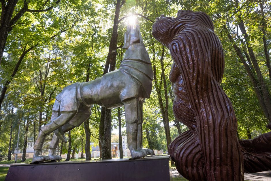 Menininkai į Vilniaus simbolį pažvelgė naujai: vilkas kailį keis kas keturis mėnesius
