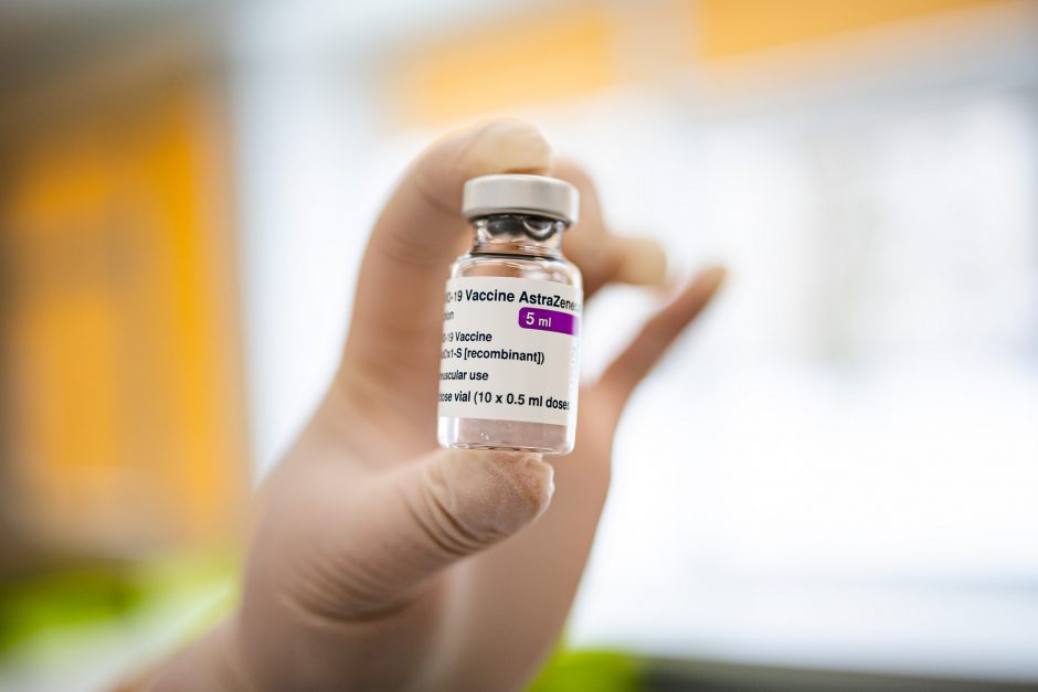 Prancūzija: „labai tikėtina“, kad ES neatnaujins užsakymų dėl „AstraZeneca“ vakcinos