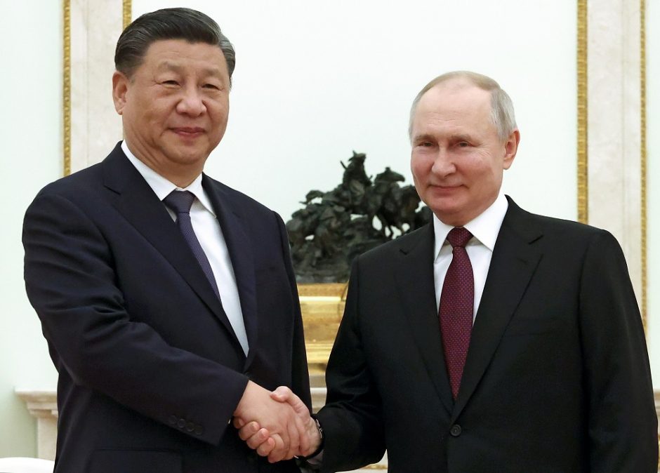 Xi Jinpingas sako pakvietęs V. Putiną į Kiniją