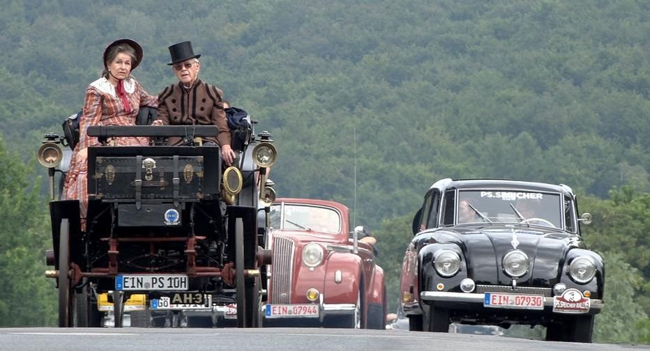 125 metų mašina vis dar juda