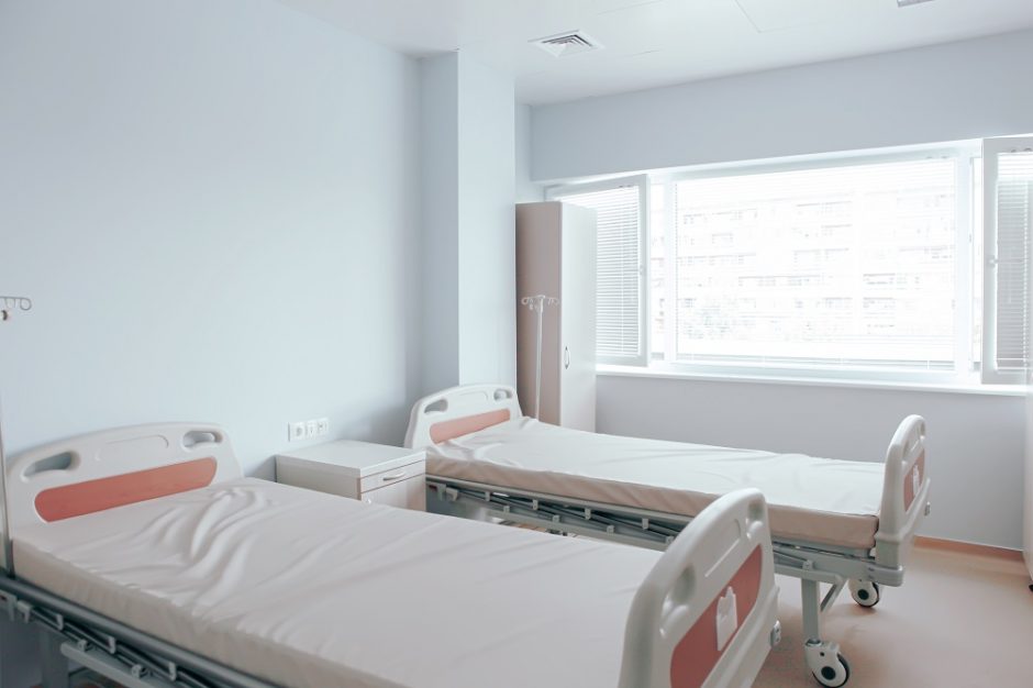 Santaros klinikos su kitomis ligoninėmis tariasi dėl COVID-19 pacientų guldymo