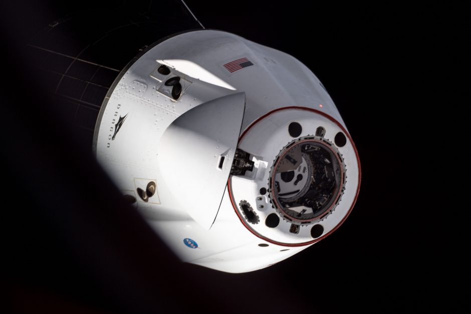 „SpaceX“ krovininė kapsulė sėkmingai susijungė su TKS