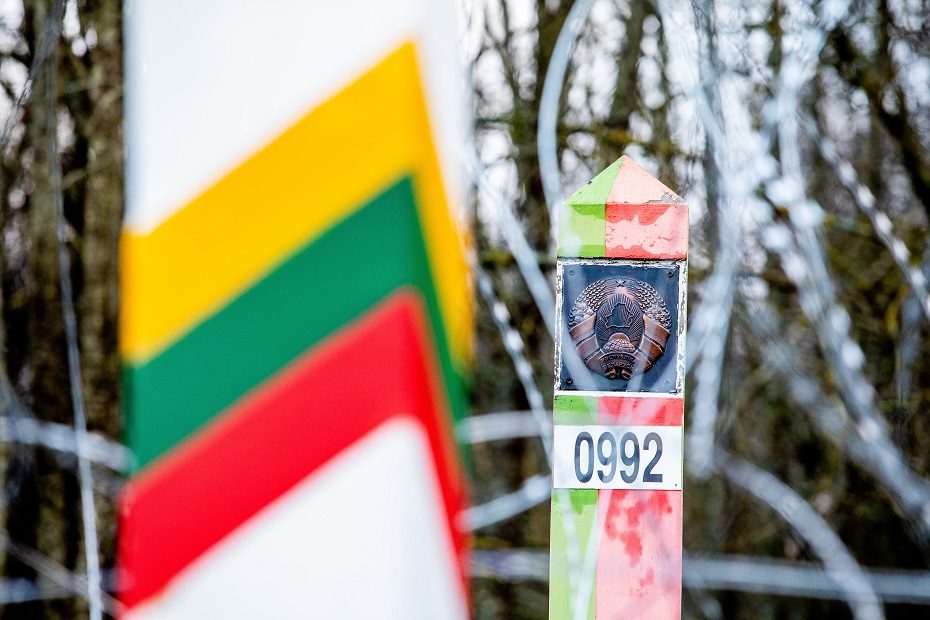 Baltarusijos pasieniečiai skelbia prie sienos su Lietuva aptikę mirusio migranto kūną