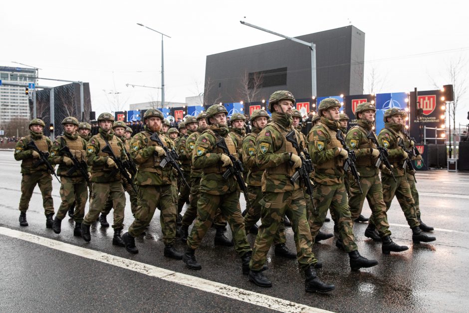Iškilmingas karinis paradas Vilniuje
