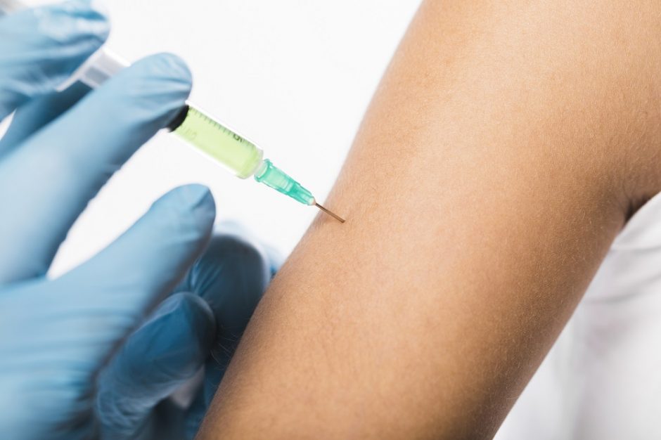 Į gydymo įstaigas pradedamos tiekti pirmosios gripo vakcinos