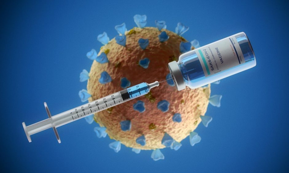 „AstraZeneca“ padidino Europai planuojamų pristatyti COVID-19 vakcinų kiekius vasariui