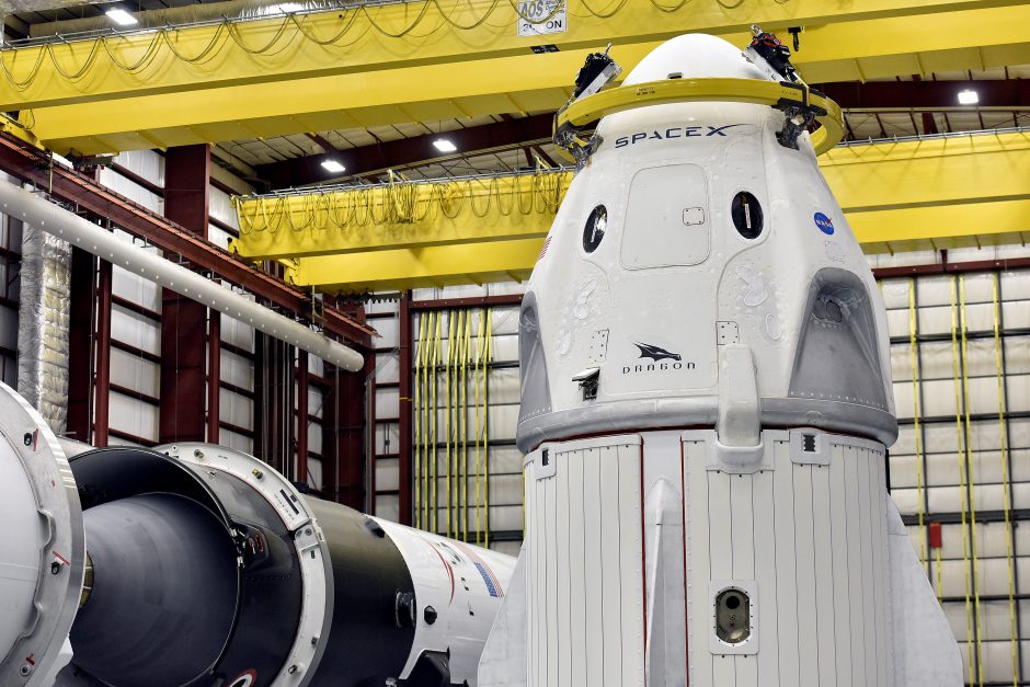 Sutrikus TKS energijos sistemai atidėtas „SpaceX“ krovinių kapsulės skrydis