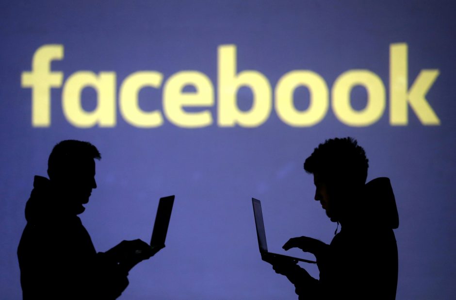 Briuselis: „Facebook“ ir „Twitter“ nepakankamai kovoja su dezinformacija
