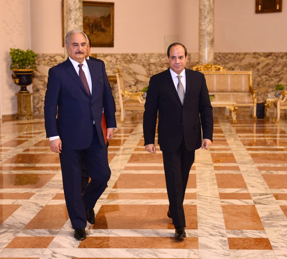 Egipto prezidentas Kaire susitiko su Kh. Haftaru