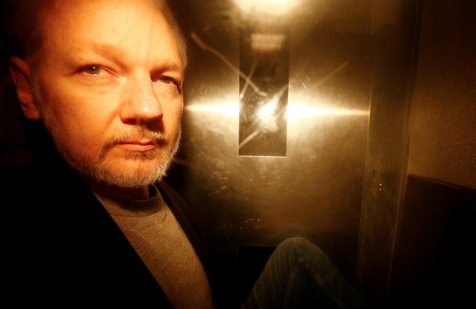 Švedija atnaujino tyrimą išžaginimo byloje J. Assange'ui 