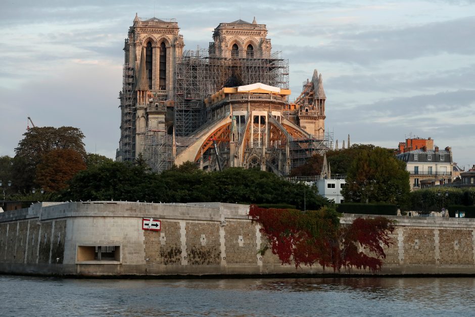 Paryžiaus Dievo Motinos katedros atstatymui – itin dosni milijardieriaus auka