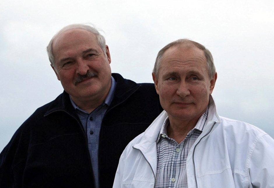 V. Putinas sako neturįs pagrindo netikėti A. Lukašenkos pareiškimais dėl „Ryanair“ lėktuvo