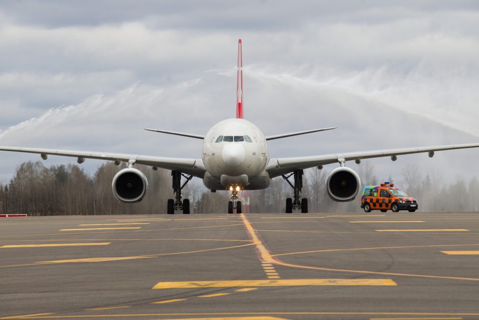 Vienu paskutiniųjų lėktuvų uždarius oro erdvę iš Minsko į Vilnių atvyko 87 keleiviai