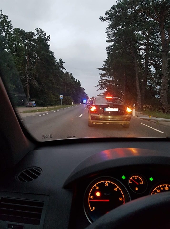 Kauno rajone automobiliui nuvažiavus nuo kelio žuvo moteris