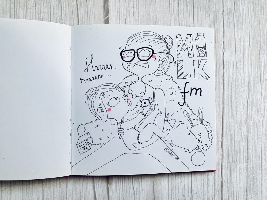 Mamos piešiniuose – nuotaikinga dukters kasdienybė