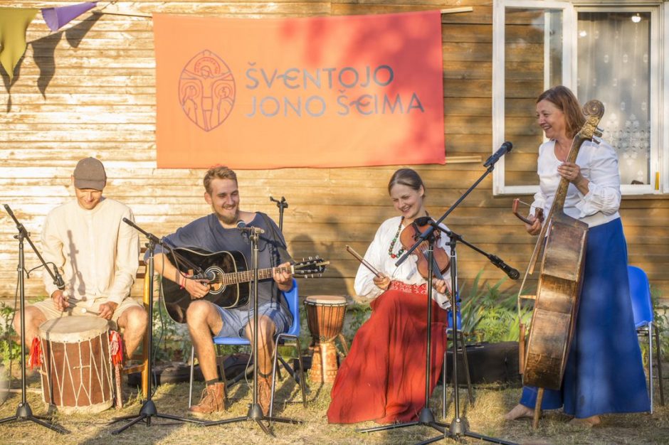 Gyventi su liaudiška muzika – tvirta giminės tradicija