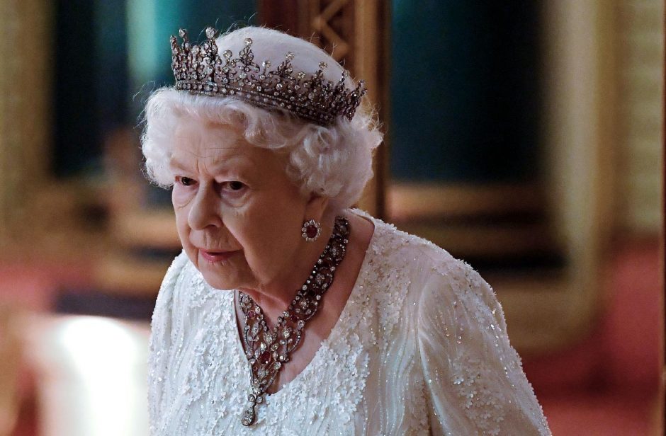 Britanijos karalienė ragina gyventojus dirbti išvien, kad būtų įveiktas koronavirusas