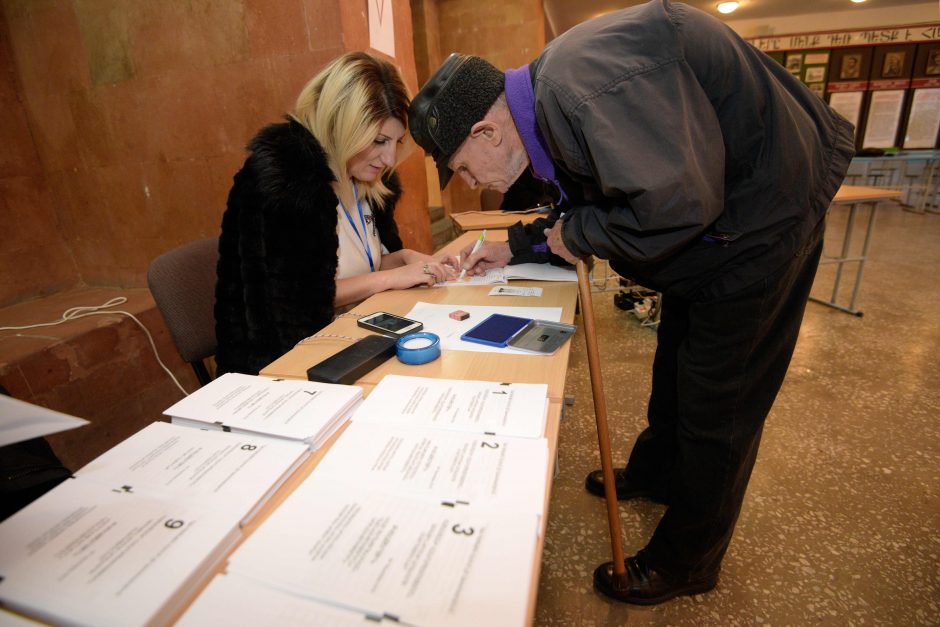 Pirmieji oficialūs rinkimų Armėnijoje rezultatai rodo N. Pašiniano bloko pergalę