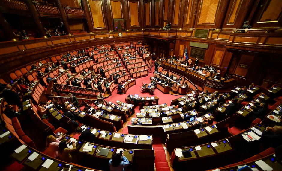 Italijos parlamentas pritarė įstatymų leidėjų skaičiaus mažinimui