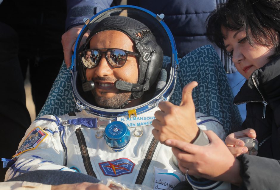 JAE, JAV ir Rusijos astronautai iš TKS sėkmingai grįžo į Žemę